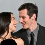 Dua Lipa e Callum Turner trocam alianças em celebração discreta na capital britânica